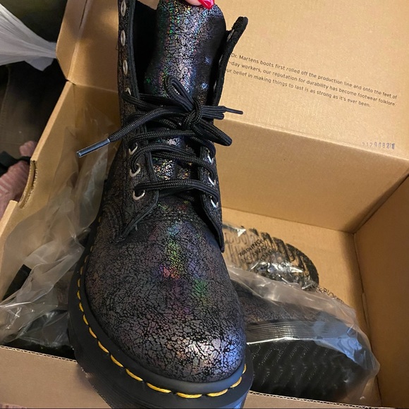 Dr.Martens rare 1460 Pascal Iridescent Crackle Boots - Picture 3 of 4